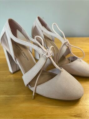 Christian Siriano Blush Suede Lace-Up Block Heel Pumps. Size 7.5